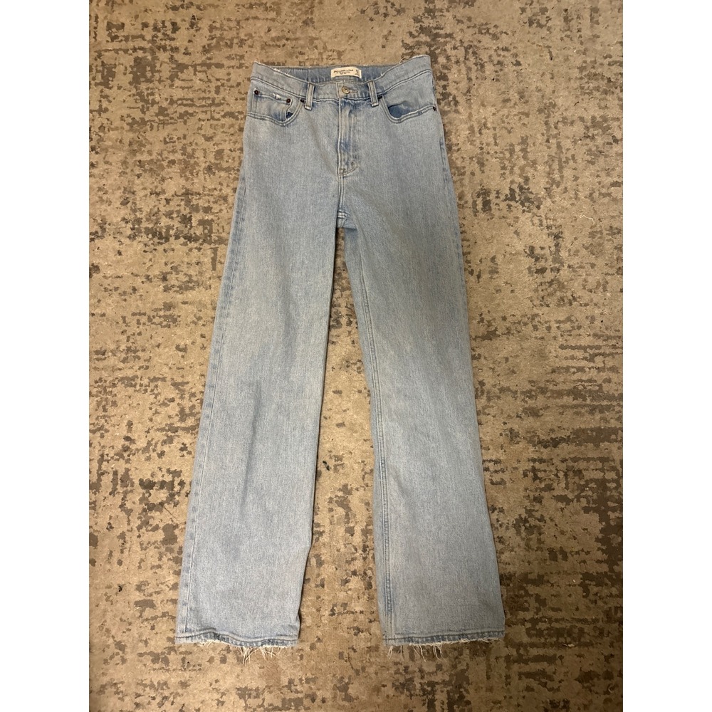 Abercrombie & Fitch The 90s Relaxed Jean High Rise Light Wash Blue Size 27/4R